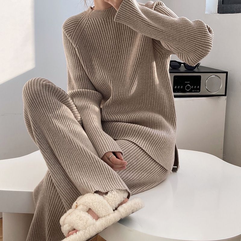 Elegante gebreide trui in Koreaanse stijl en wijde broekset - zijsplitontwerp, veelzijdig en zwierig, outfit in pure kleurcombinatie_voghion.com