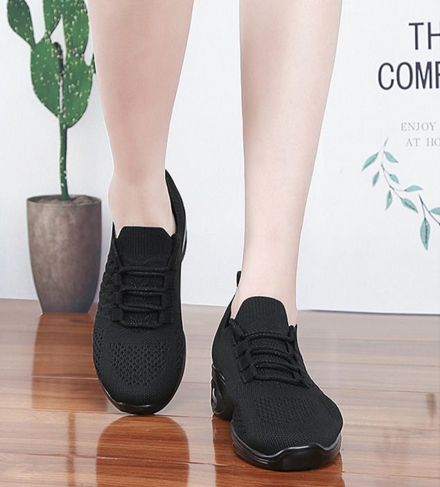 Scarpe da ballo bianche quadrate Yang Liping da donna estate 2024 nuove con suole morbide all'esterno e un passo_voghion.com