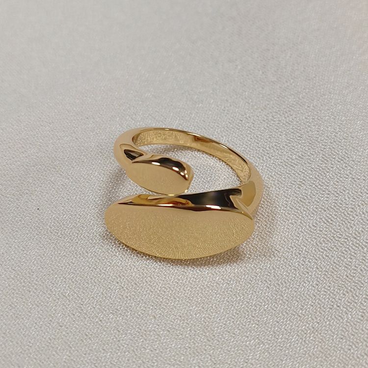 Anello geometrico da donna in oro placcato in rame con personalità aperta e sensazione di alta qualità_voghion.com