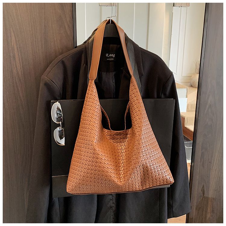 Retro Large-capacity Bag Shoulder Bag Woven Pattern Casual Commuter Tote Bag_voghion.com
