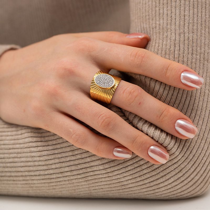 Trendy goldener radialer schwarzer Diamant-übertriebener Edelstahlring, vielseitiger Titanstahlschmuck für weibliche Internet-Prominente_voghion.com
