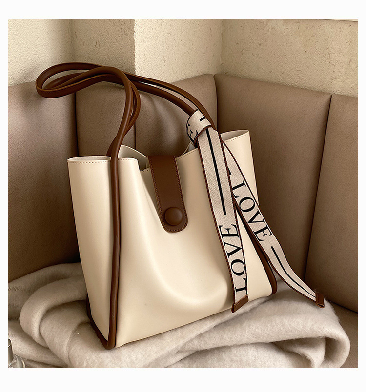 Large capacity spring for women in 2024, new and trendy single shoulder with a stylish texture, tote bag_voghion.com