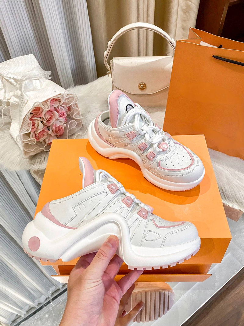 Dad Sneakers voor dames, lente/zomer 2025 L Family V, nieuwe veelzijdige, dikke binnenzool met vetersluiting en casual instappers voor in de trailer_voghion.com
