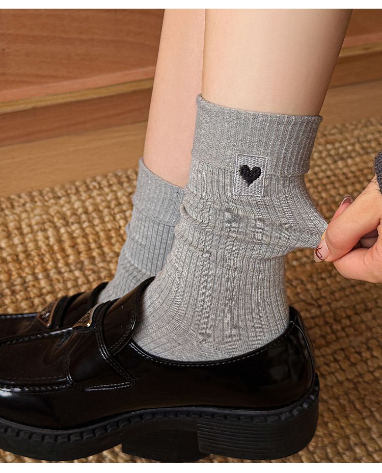 25 Jahre neue graue herzförmige Wadensocken für Frauen, ein Haufen Frauen_voghion.com