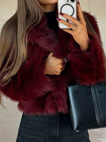 Eleganter burgunderroter Kunstpelzmantel mit Reverskragen – Kurze Winterjacke für Damen, warmes Fleecefutter, stylische Oberbekleidung fürs Büro & die Freizeit_voghion.com