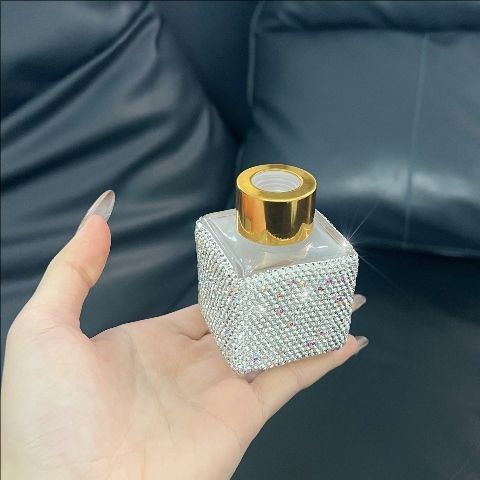 Elegant Square Glass Aroma Diffuser Bottle With Crystal-Embellished Lid – Refillable Essential Oil Container For Home, Office & Car_voghion.com
