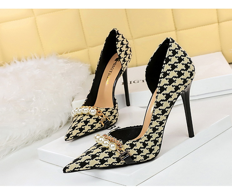 Chaussures pied-de-poule ajourées, version coréenne, à carreaux hauts, peu profonds, avec chaîne en métal et perles, talons ultra-hauts, 8829-1_voghion.com