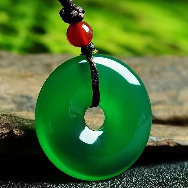 Ice-grade Agate Emerald Green Peace Pendant, Jade Agate Pendant, Jade Necklace, Main For Health And Peace._voghion.com