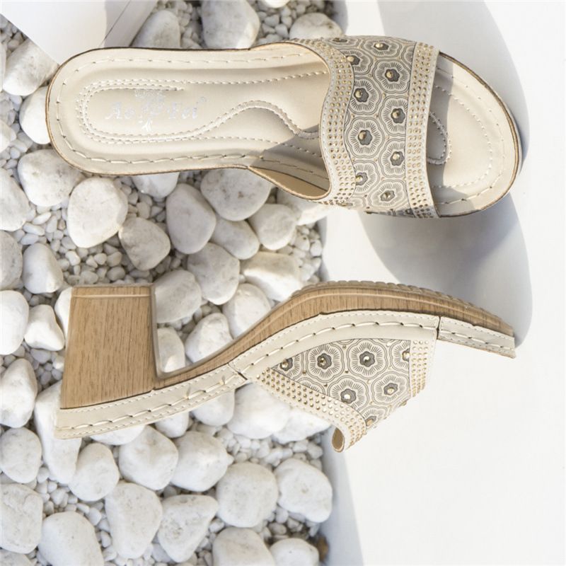 2022 Neue Sommersandalen für Damen im ethnischen Stil mit Wasserdiamant-Nähten, dicke High Heels, große bequeme Hausschuhe_voghion.com