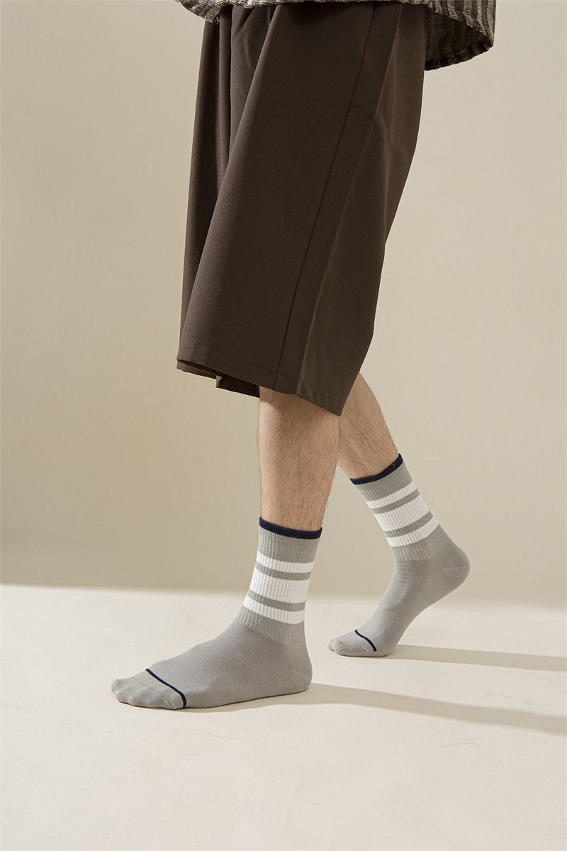 Vidēja garuma zeķes Vīriešu rudens un ziemas kokvilnas zeķes Studentu zilas bumbu sporta zeķes Garas, svītrainas, platas, vienkāršas, modernas, kontrastējošas krāsas_voghion.com