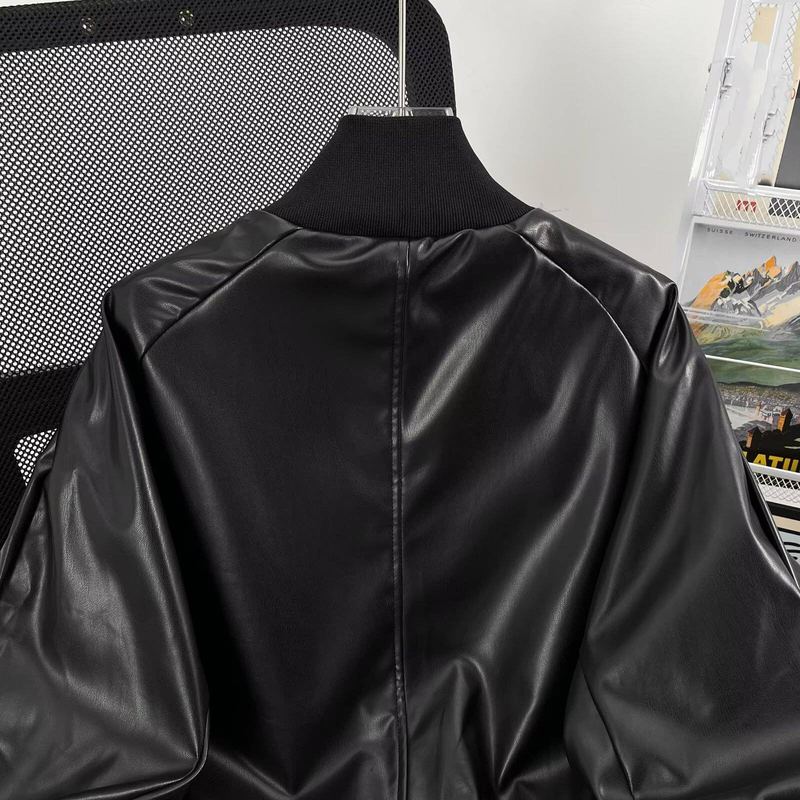 "Herren-Bomberjacke in Vintage-Braun in Lederoptik – Übergroßer Distressed-Bikermantel mit Stehkragen (M-3XL, Schwarz/Braun)"_voghion.com