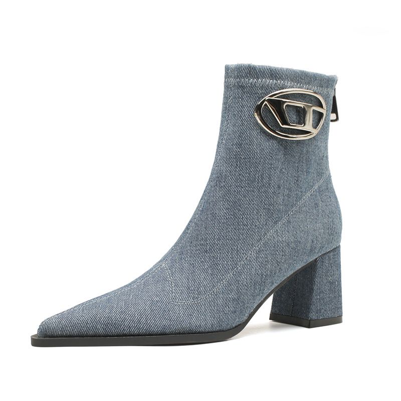 H768-10 Stivali corti da donna con fibbia in metallo, punta a punta, tacco spesso, cerniera posteriore, colore azzurro chiaro_voghion.com