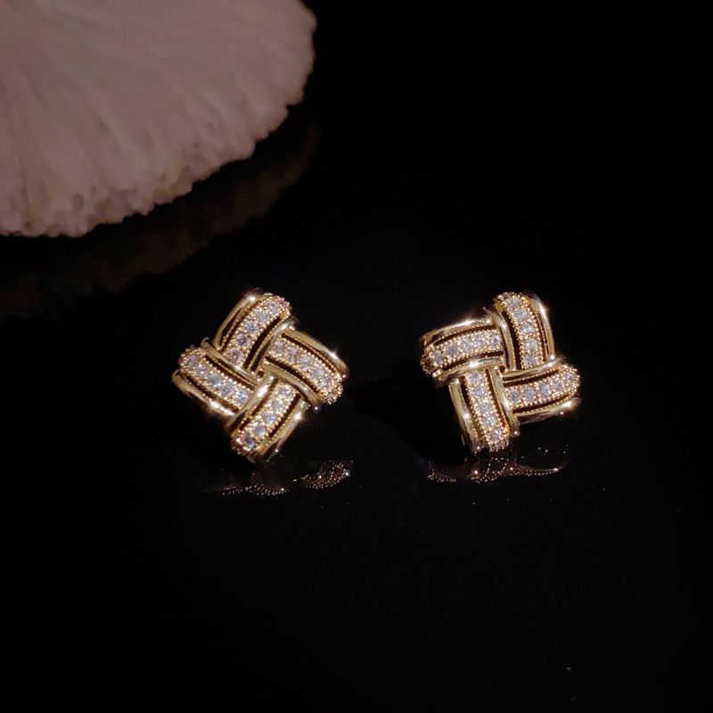 Orecchini di lusso leggeri e raffinati, con design di nicchia in argento con diamanti e rombi, per donne_voghion.com