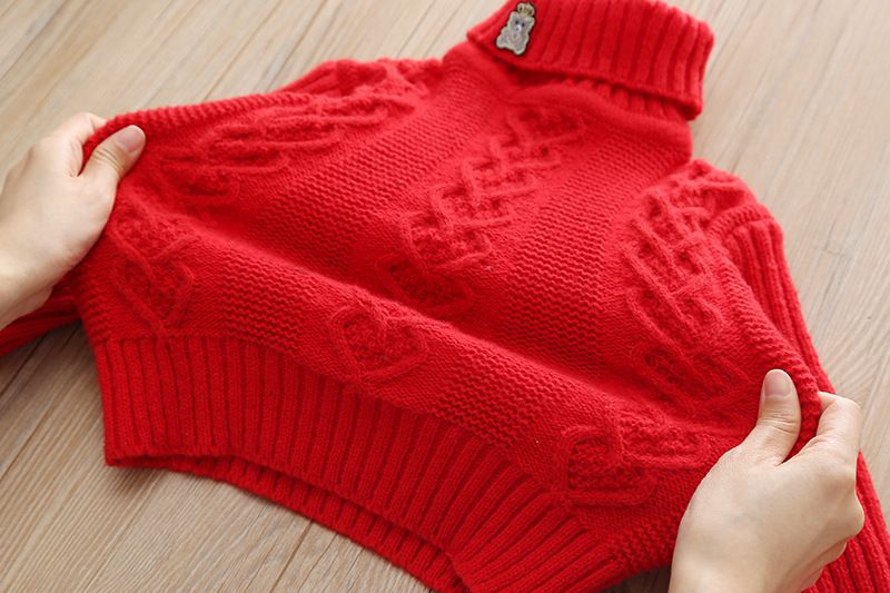 Sweter dziecięcy z dzianinowym golfem_voghion.com