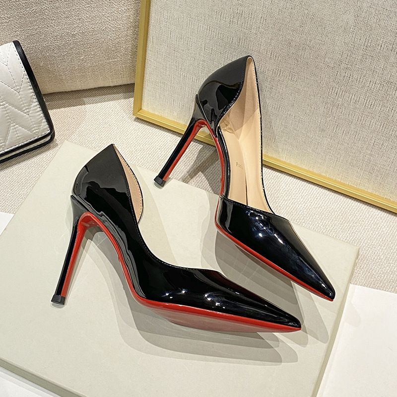 Sexy High mit rotem High-End-Gefühl, spitzer weicher Leder-Seitensohle, flachem Lackleder und schmalen Absätzen für Damen_voghion.com