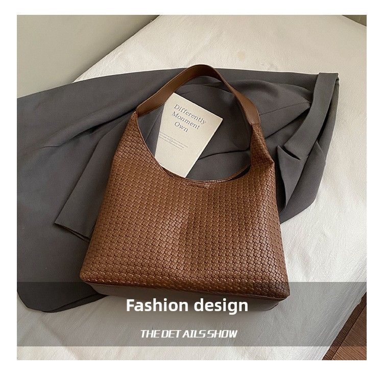 Retro Large-capacity Bag Shoulder Bag Woven Pattern Casual Commuter Tote Bag_voghion.com