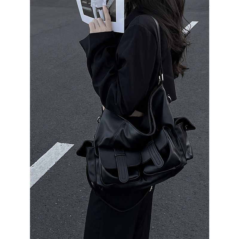 Borsa a tracolla grande in stile americano per motociclisti, di tendenza quest'anno, nera, per donna_voghion.com