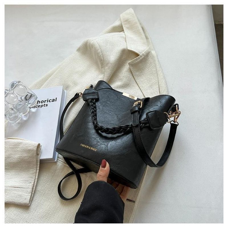 Borsa a tracolla piccola da donna con texture di nicchia francese, 2025, nuova moda alla moda, da ascella, autunno inverno_voghion.com