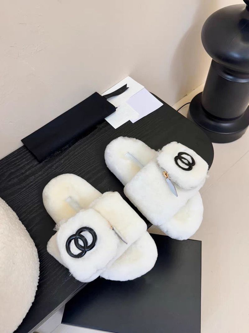 Xiaoxiangfeng Schultasche Schnalle Flauschige Hausschuhe Damen 2025 Herbst und Winter Neue Lamm Klett Warme Mode Dicken Sohlen Hausschuhe_voghion.com