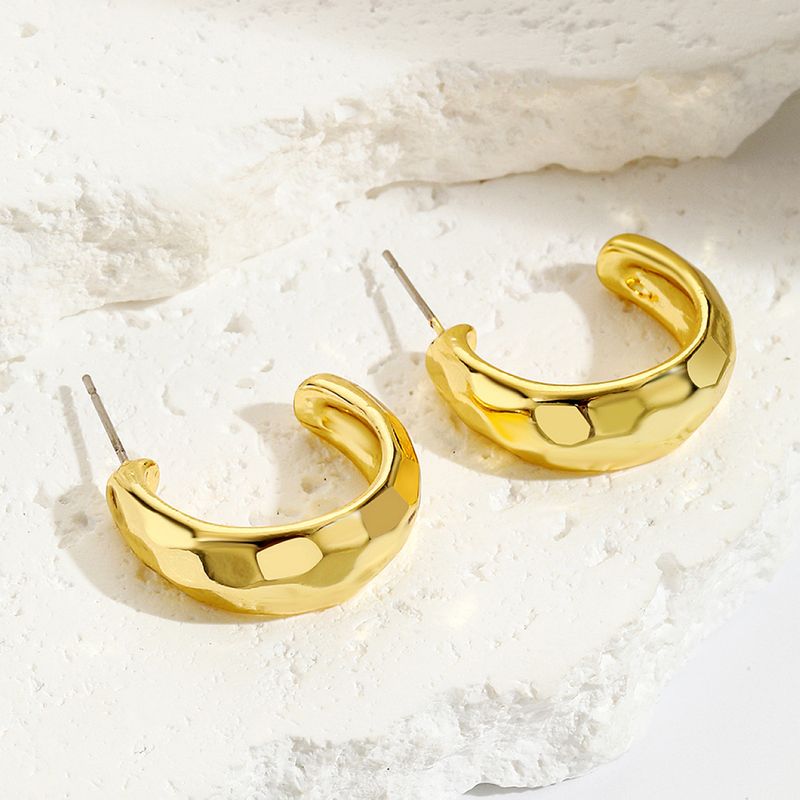 orecchini in stile semplice moda leggero lusso orecchini a forma di C eleganti orecchini a forma di C in metallo filettato_voghion.com