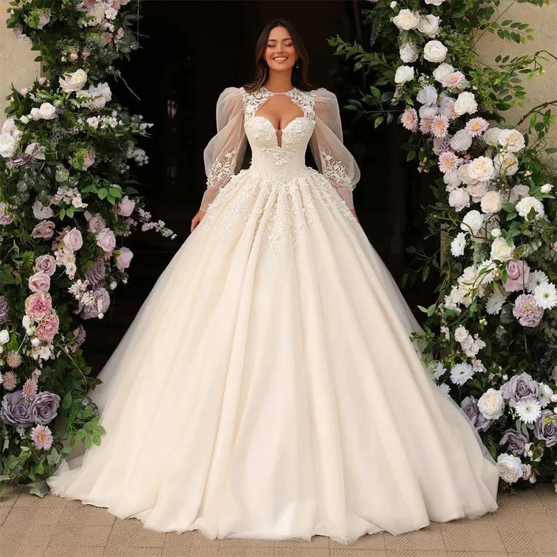 Robe de mariée élégante en satin français pour mariée 2025 – Robe trapèze légère d'été avec col en V et manches courtes_voghion.com
