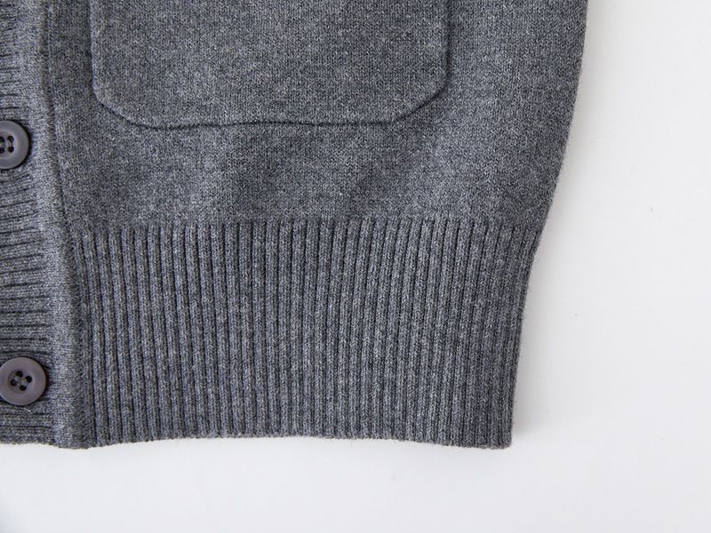 Unisex-Cardigan im Schulstil für Kinder und Jugendliche – Klassischer Strickpullover mit V-Ausschnitt und Taschen (110–160 cm, neutrale Farben)_voghion.com