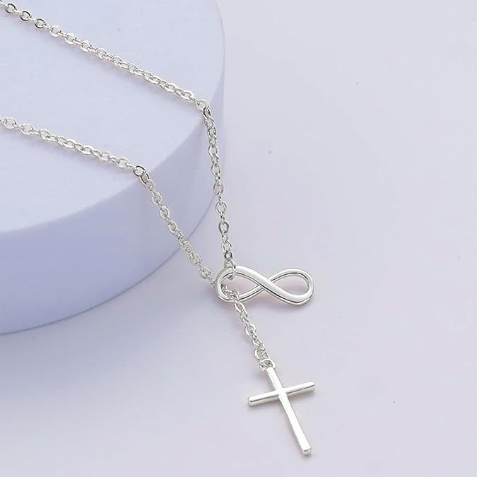 Collier court tendance pour femme avec chaîne de clavicule et croix numéro 8_voghion.com
