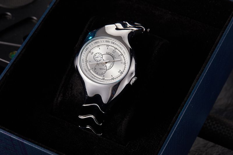 Vintage Y2K-inspirierte verzerrte ovale Uhr – Retro-Modestatement mit Quarzwerk, Mineralglas und 30 m Wasserdichtigkeit, mehrere Farben_voghion.com