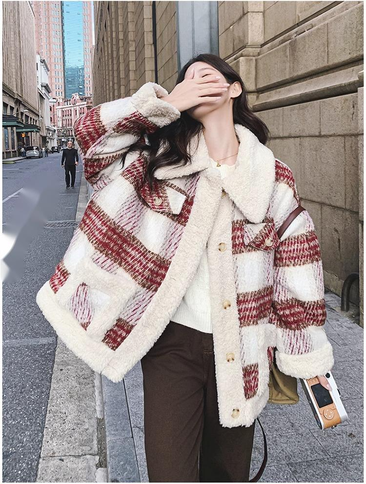 Korean plaid lamb wool for petite women in winter 2024, new thickened and age reducing British style cotton jacket_voghion.com