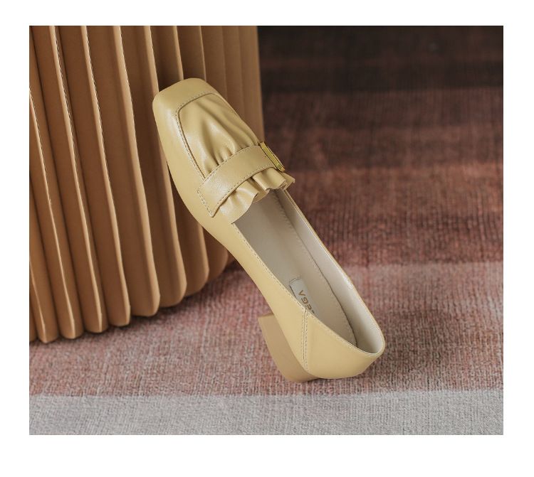 Schuhe mit quadratischer Spitze und dickem Absatz für Damen, Herbst 2024, neue quadratische Schnalle, plissierte, vielseitige, flache Öffnung, mittlerer Absatz, Oma-Schuhe, Damen-Arbeitsschuhe_voghion.com