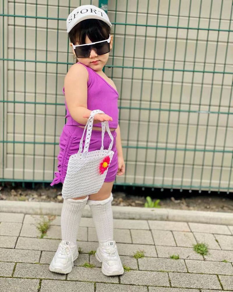 M8030 Nuovo set di due pezzi per ragazze con top monospalla e pantaloncini tinta unita estivi_voghion.com