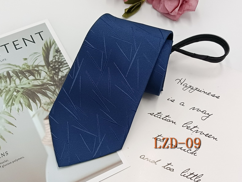 Proizvođači muških formalnih poslovnih kravatnih zatvarača uočavaju 8 cm lakog izvlačenja prugastih crnih čvorova za kravatu besplatno_voghion.com