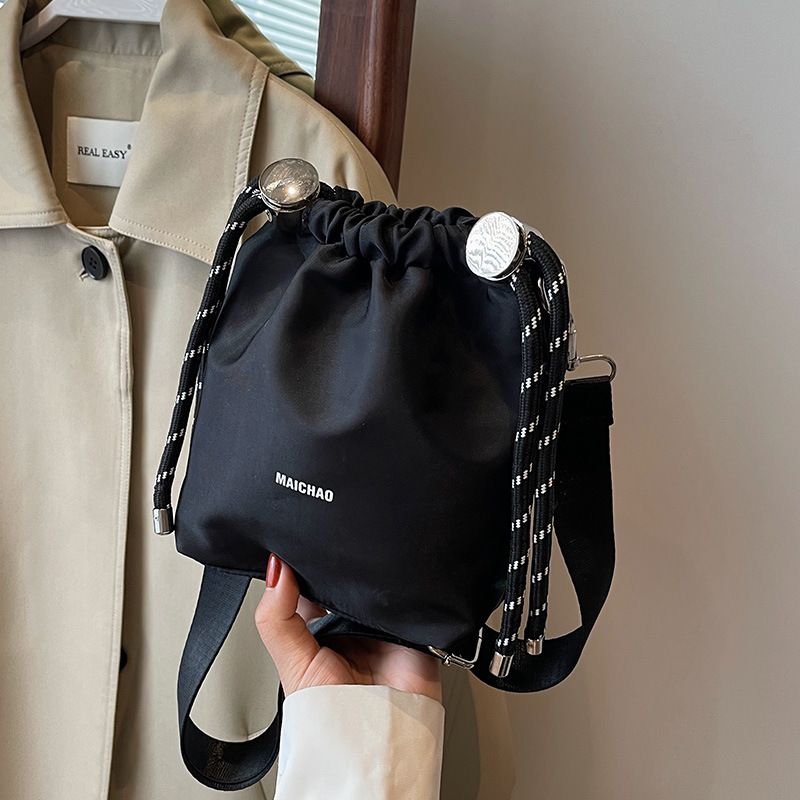 Canvas für Damen, Herbst 2025, neues modisches Nischendesign, Umhängetasche mit einer Schulter, stilvolle High-End-Beuteltasche_voghion.com