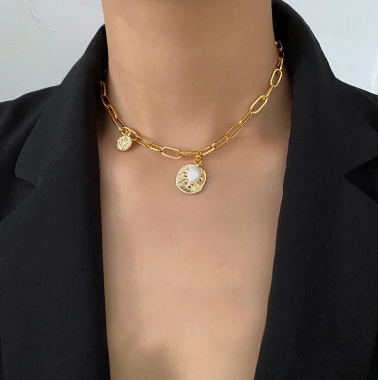 Collana L51 in oro e perle con catena spessa a forma di piccola ape, per donna, con design corto, versione coreana, trendy e cool._voghion.com