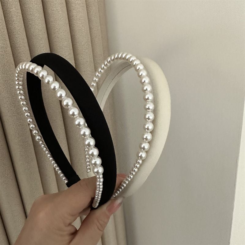 Fascia per capelli stretta a doppio strato in raso con perle Elegante fascia per capelli a doppio strato con perle in evidenza Accessori per capelli di alta qualità e tutti gli abbinamenti_voghion.com