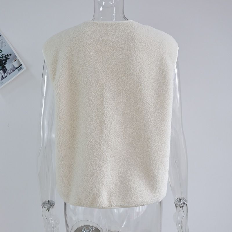 Dameskleding: Zachte, mouwloze, korte top voor dames - Trendy cropped, knoopjesvest met zakken_voghion.com