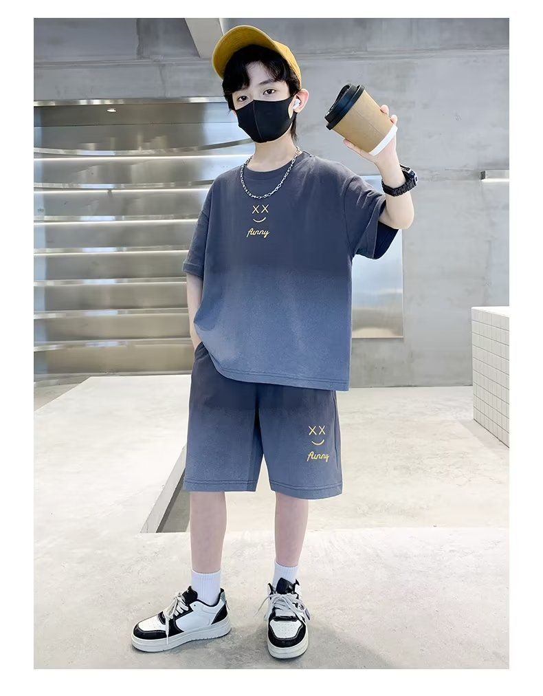 Kinderkleidung Jungen Sommeranzüge 2024 neue kurzärmelige Sommeranzüge für Kinder im hübschen Internet-Promi-Streetstyle-Sommer-Zweiteiler_voghion.com