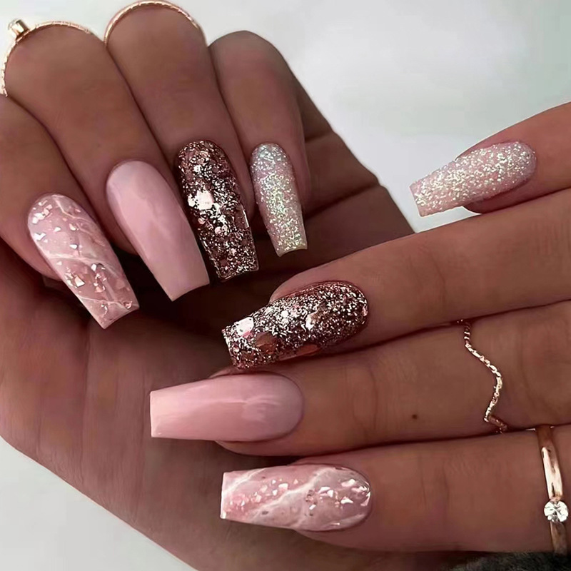 Mittellanges, modisches, glitzerndes Champagner-Ballett mit Marmormuster, künstliche Nagelplatte im Instagram-Stil_voghion.com