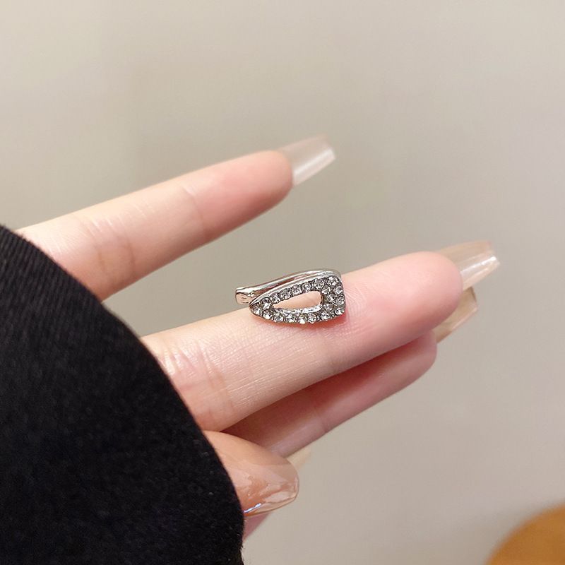 High-end Sparkling Diamond Clips For Women, Commuting Versatile Non-pierced Earrings, 2025 New Trendy Elegant Ear Cuffs_voghion.com