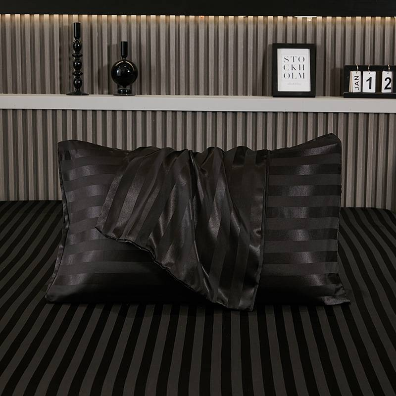 Satin-Kissenbezug mit Streifen – Kunstseide, knitterfrei und atmungsaktiv (51 x 75 cm / 51 x 102 cm, College-Stil, 5 Farben)_voghion.com