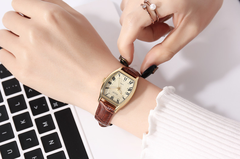 Orologio da coppia elegante alla moda Romanico semplice Cinturino in pelle di alta qualità regalo Orologio da lavoro casual al quarzo impermeabile a forma di botte di vino_voghion.com