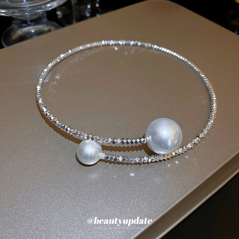 Zerbrochenes Silber, ein paar Tael Perlen, ein offener Kragen, eine neue personalisierte Choker-Halskette der Sommer-Internet-Berühmtheit und ein_voghion.com