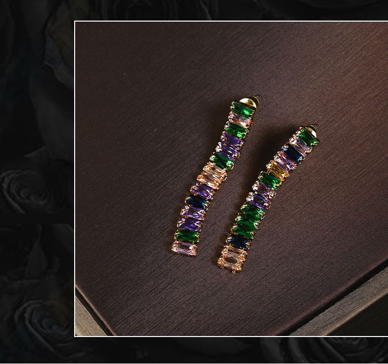 Set di gioielli da donna, moda, gioielli in lega colorata, adatti a nicchie, semplici, collana arcobaleno, bracciale, orecchini a bottone, gioielli antichi medi di Qingdao_voghion.com