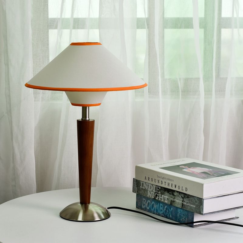 Decoração de quarto de alta qualidade vintage dos anos 1960, mesa de estudo estilo americano, madeira maciça, luminária de cabeceira com atmosfera simples_voghion.com