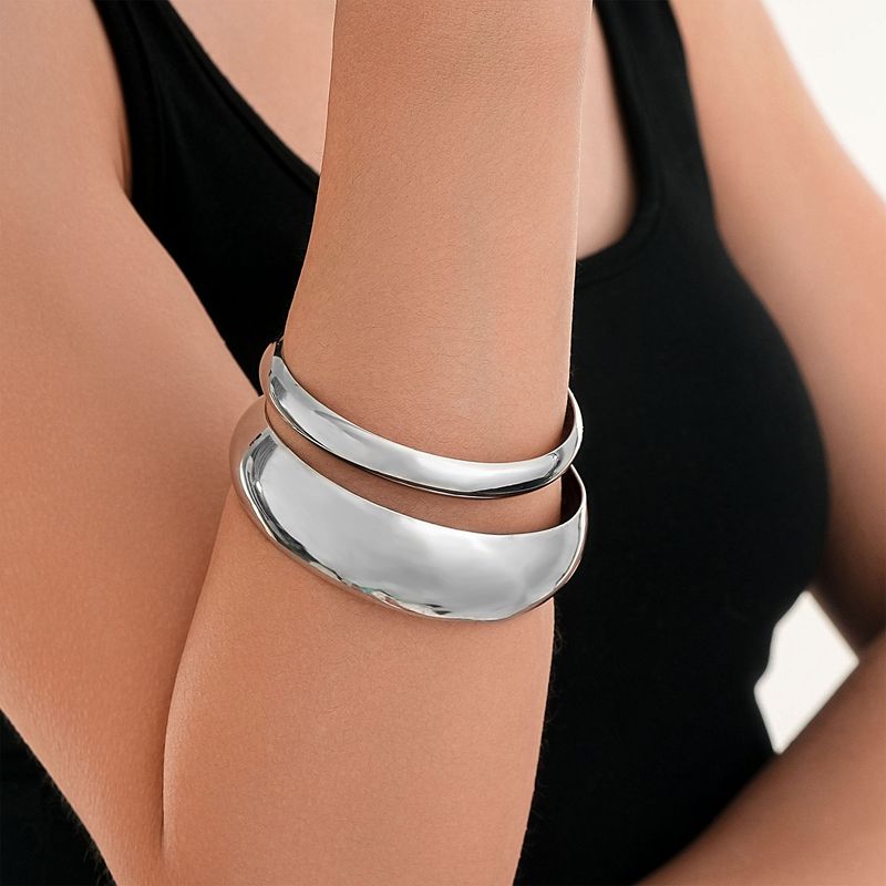 Nuovo set di braccialetti grandi in metallo lucido esagerato con combinazione di gioielli da mano in oro_voghion.com