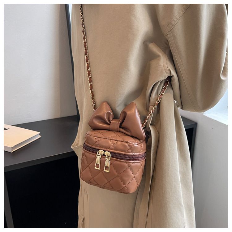 Small fresh foreign style chain bag 2022 this year popular shoulder messenger bag autumn and winter New bucket bag mini tide_voghion.com