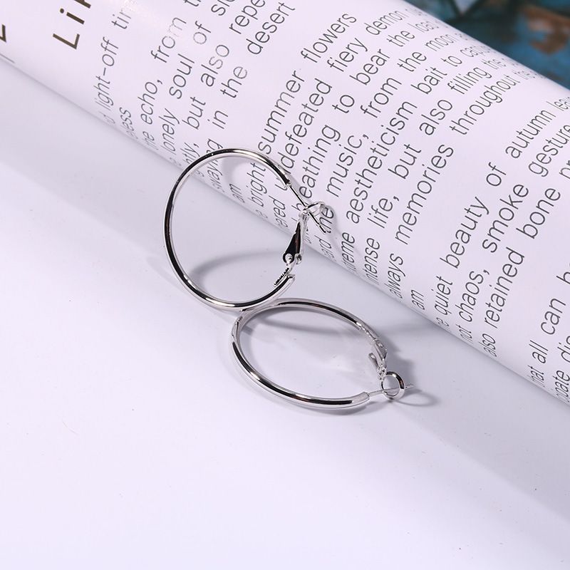 S Silbernadel Übertriebene große Creolen Einfache elegante modische Persönlichkeit Gesicht Abnehmen Ohr Creolen_voghion.com