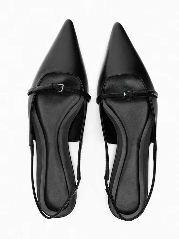 2024 Sommer neue koreanische Sandalen für Frauen schwarze spitze Zehenkappe mit einem Riemen hinten leer französische einfache Freizeitsandalen_voghion.com