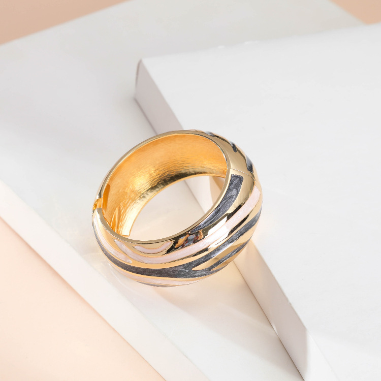 Heiße Mode Retro Gold W Elegante Damen Tropfen Öl Patchwork Hand Zubehör Armband_voghion.com
