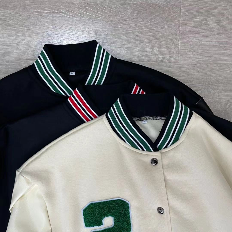 Chaqueta de béisbol engrosada de lana con letras para mujer_voghion.com